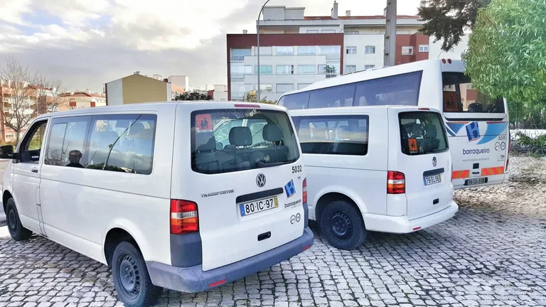 Serviço de transporte escolar